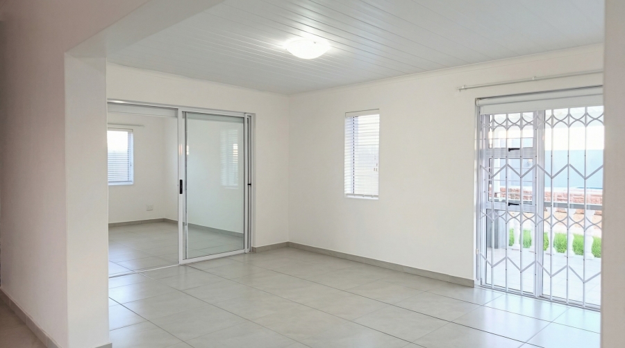 To Let 4 Bedroom Property for Rent in Oceanview Heights Western Cape